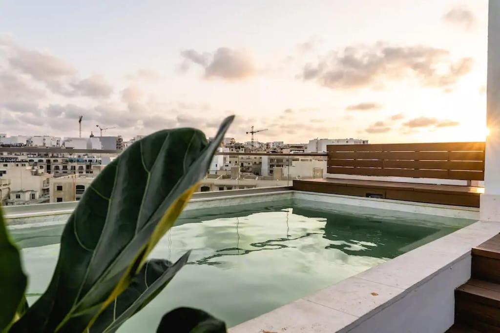 Luxurious & Stylish Penthouse With Private Pool Leilighet Msida Eksteriør bilde