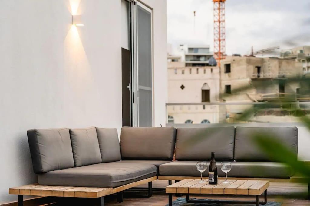 Luxurious & Stylish Penthouse With Private Pool Leilighet Msida Eksteriør bilde